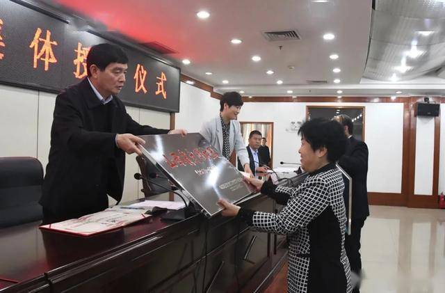 古县县委常委,宣传部部长赵贤慧出席会议.