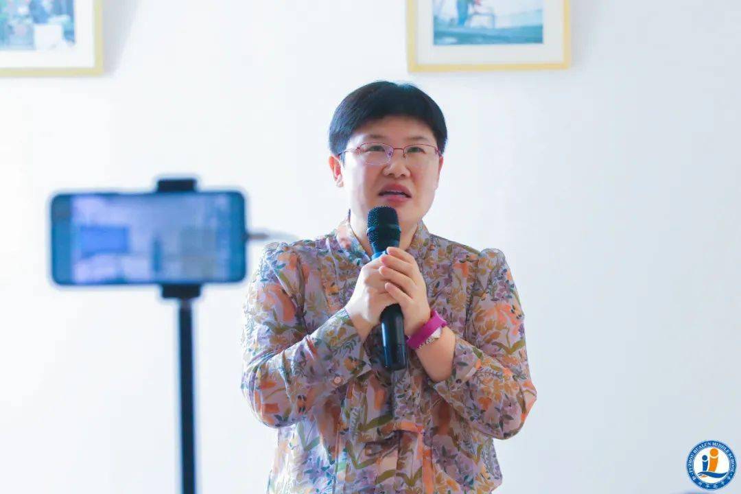 台江校区英语组组长陈秀珍老师分享了担任教研组长的十年经历,带领