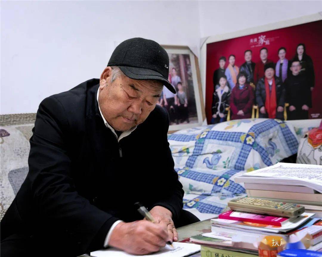 周浩,男,1948年11月生于扶风县法门镇建和村周家窑,大专文化程度,中共