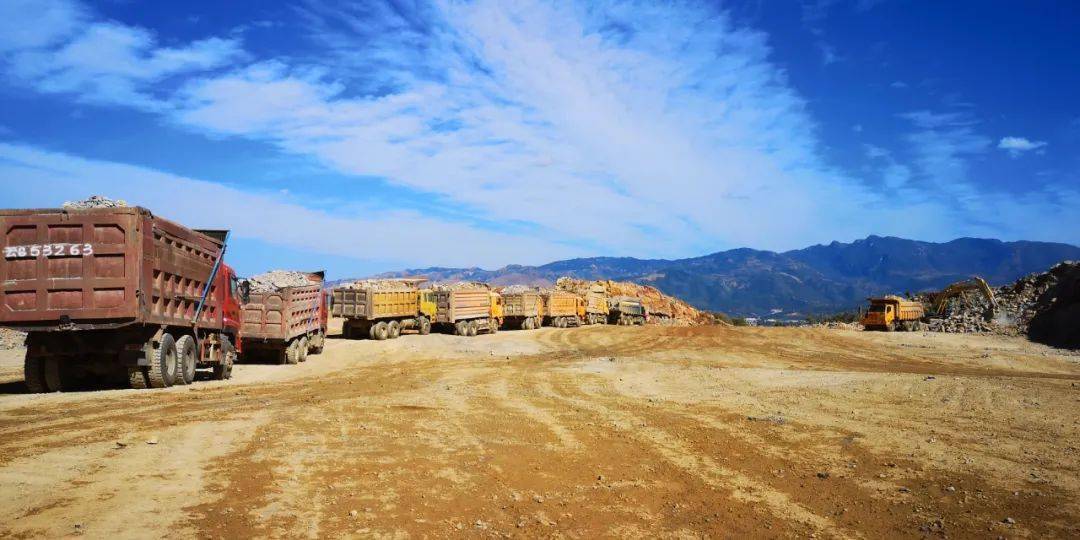 寻找最美矿山|华新红河公司复垦"披绿衣"