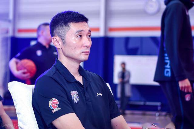 cba新赛季前瞻,上海久事大鲨鱼男篮出征仪式,弗雷戴特回归_刘伟现