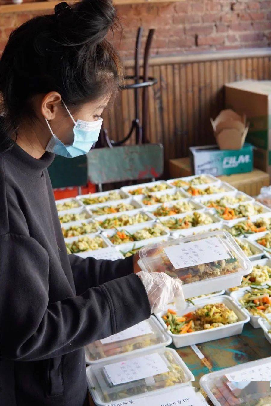 绯闻女孩华裔女星送盒饭背后的故事很温暖