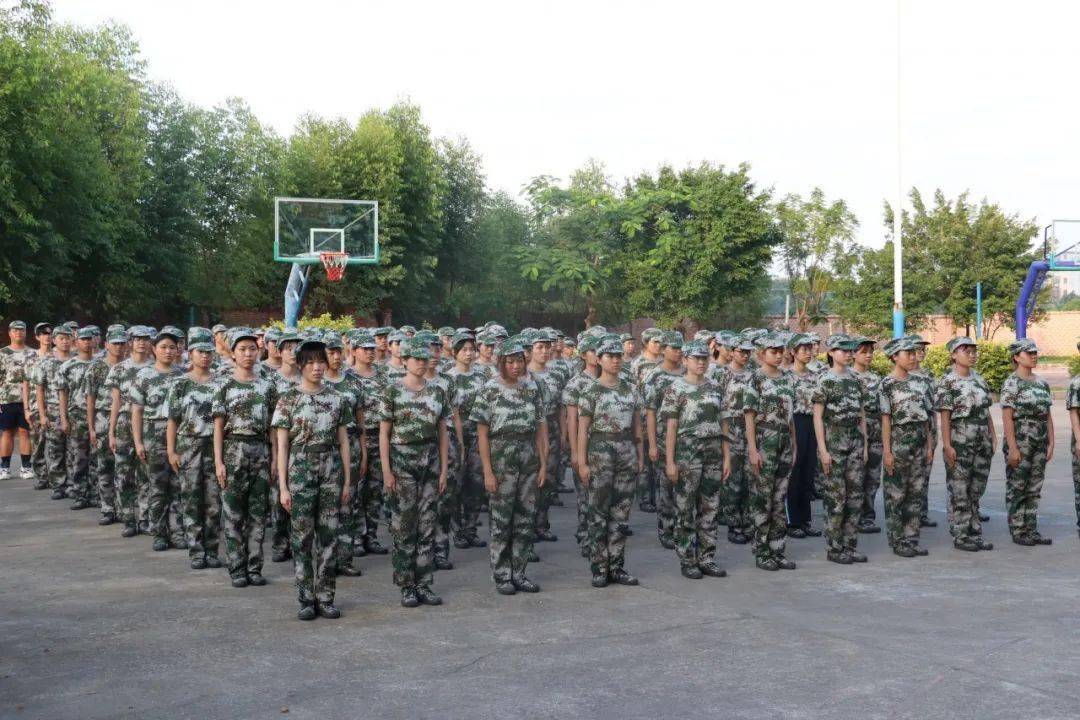 军训特辑稍息立正站好