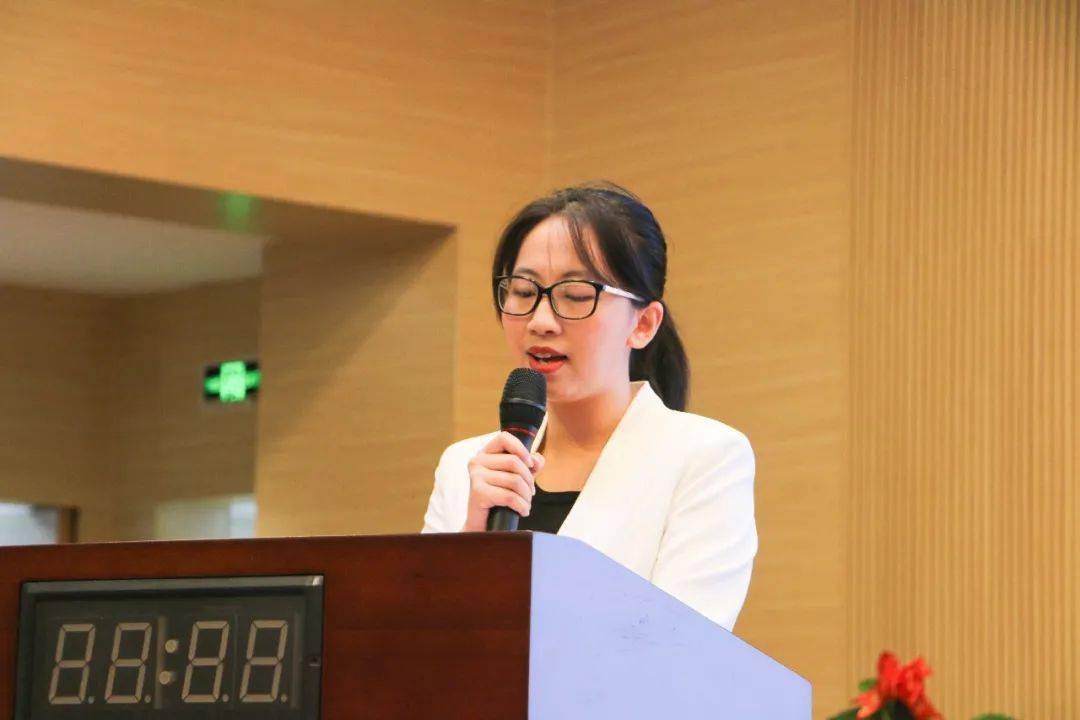 青蓝结对共普华章柳州铁一初中柳州崇远中学举行青年教师拜师仪式