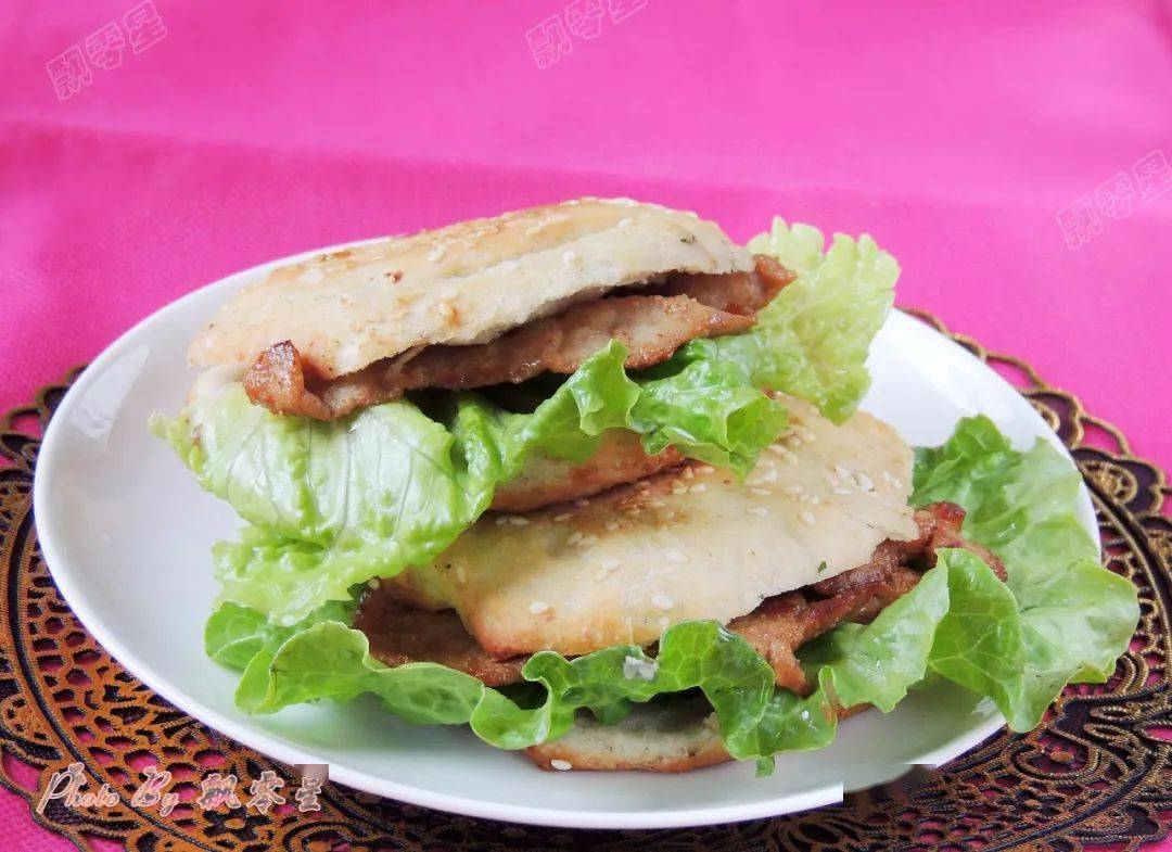 营养早餐:肉夹馍 小米红枣粥(10月20日)星期二晚餐:鸡肉炖粉皮 木须肉