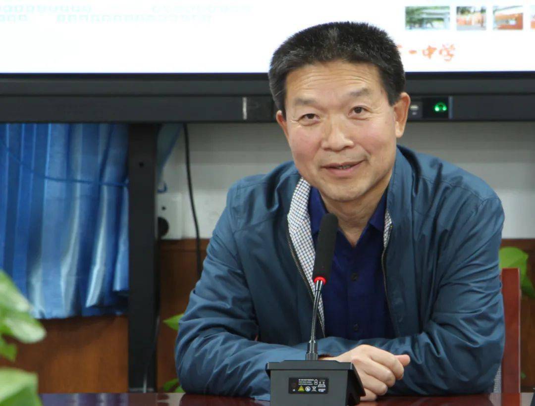 乐亭一中举行青年教师表彰暨拜师大会