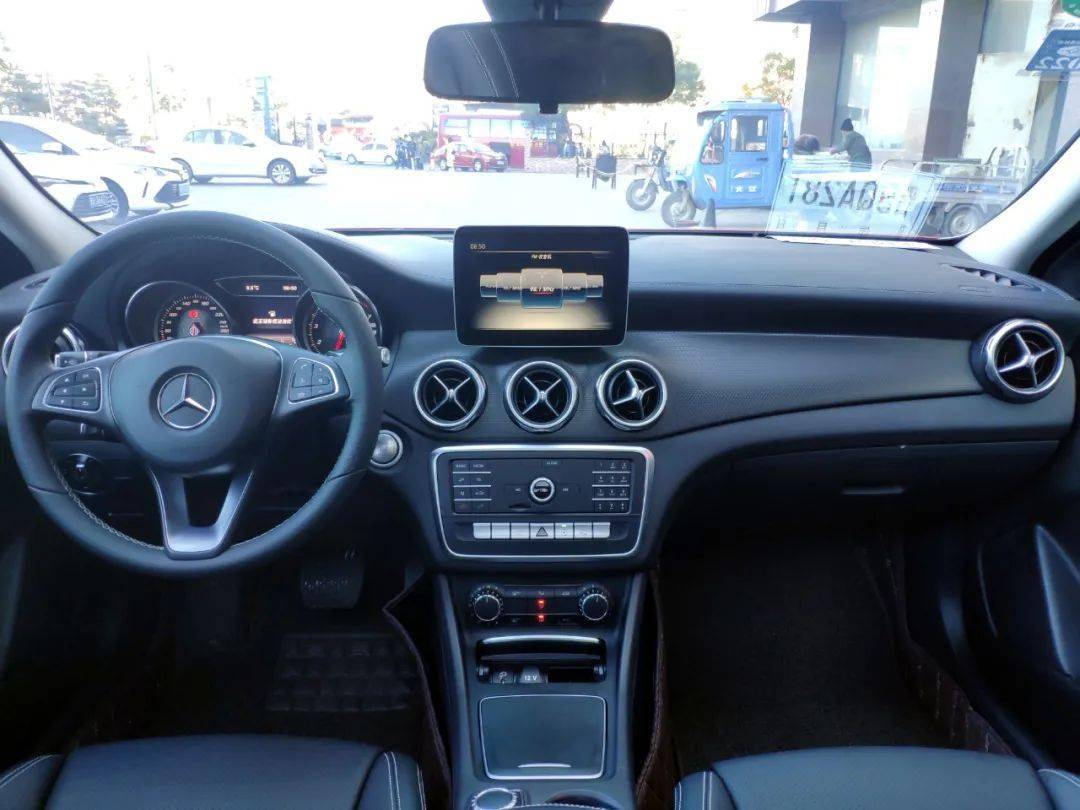 【精品上架】2018款 奔驰gla级 gla 200 时尚型