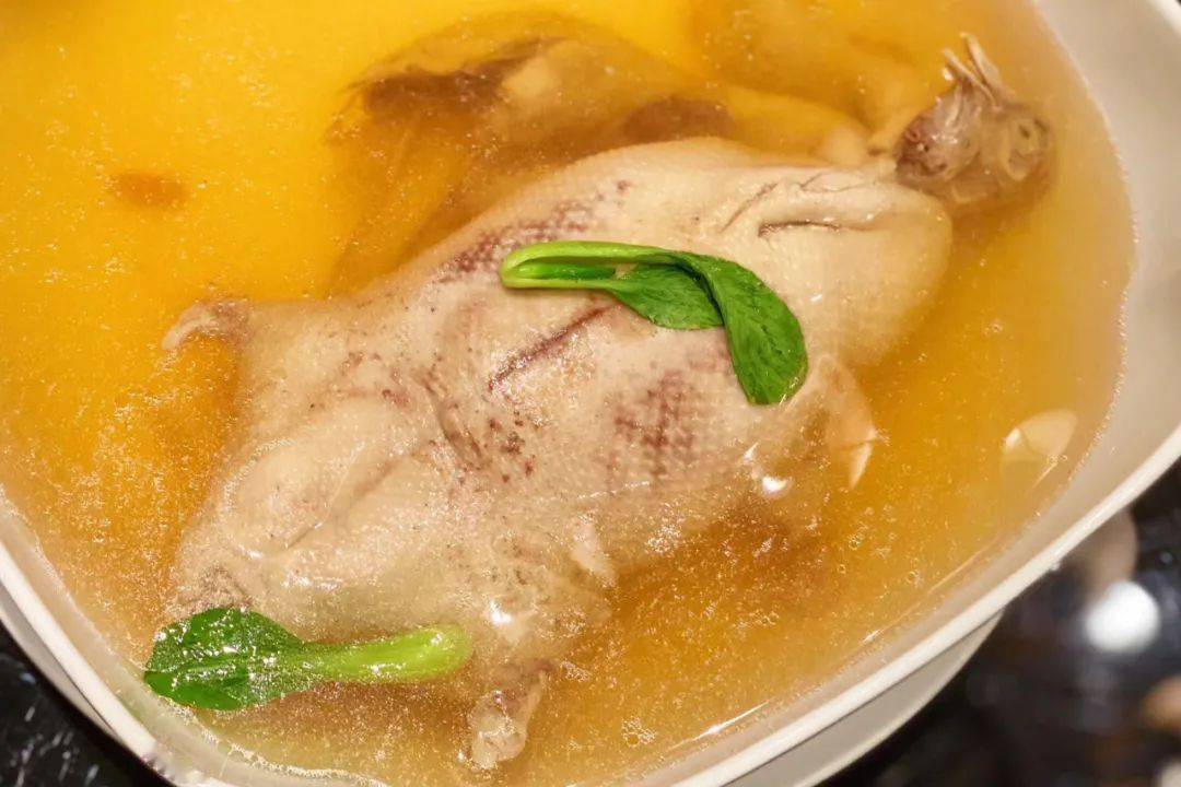 红薯泥,套四宝,驴肉汤……满负盛名的灌汤包到麻辣花生桶子鸡更是一早