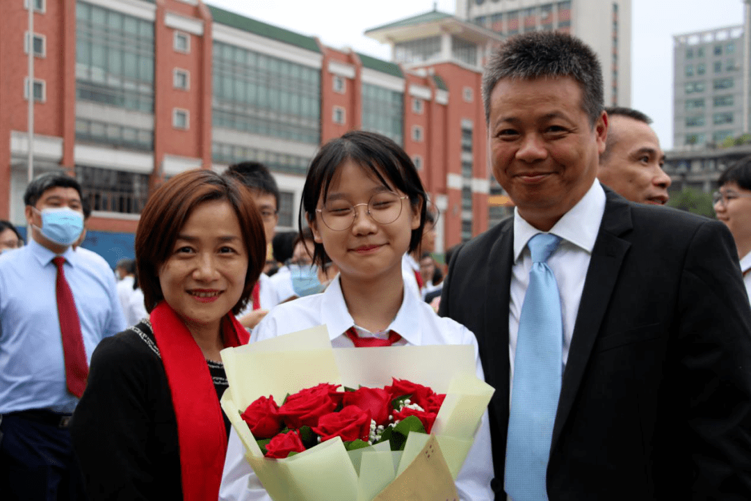 成人礼十八而志梦起航不负韶华勇担当广州市执信中学2020年成人宣誓