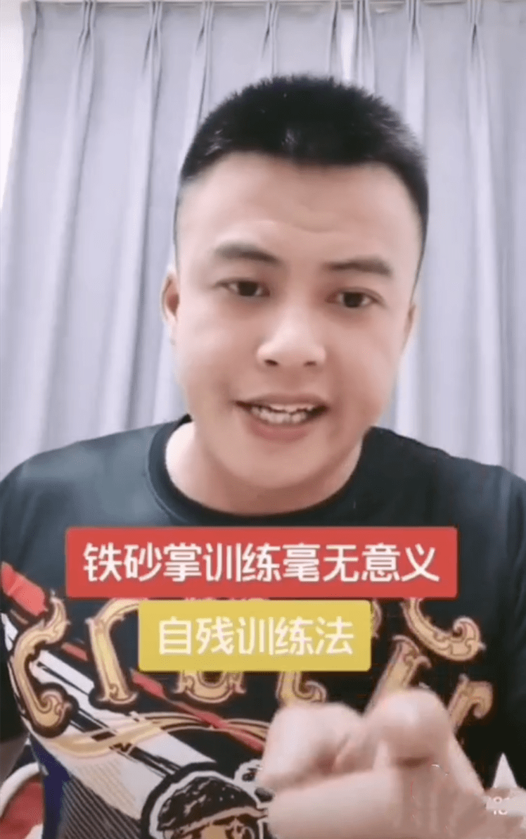 铁砂掌展腾也是一名小有名气的网红,非常渴望在擂台上一展身手.