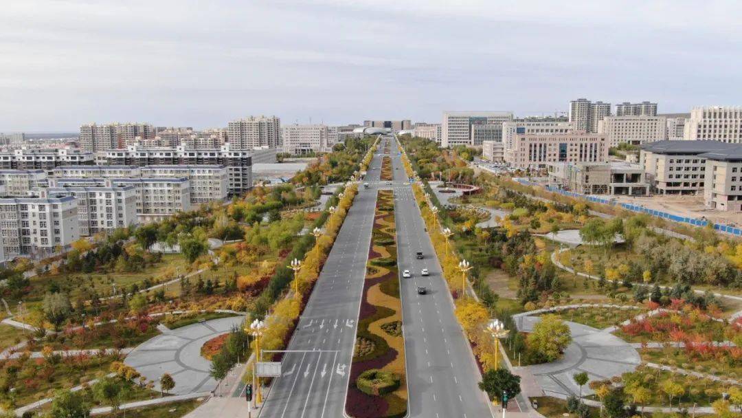 天空视觉看巴彦浩特的秋天,美炸!