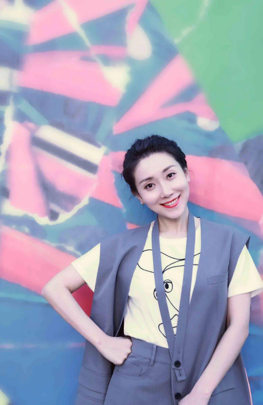 许歌甜酷风街拍 清新元气捕捉秋日清凉