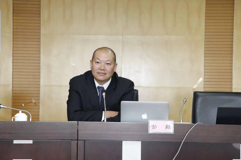 届四中全会精神解读》中央党校(国家行政学院)教授王虎学《如何做好女