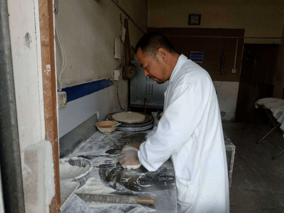 外表斑黄,内瓤松软,醇香适口的吴城锅盔_手机搜狐网