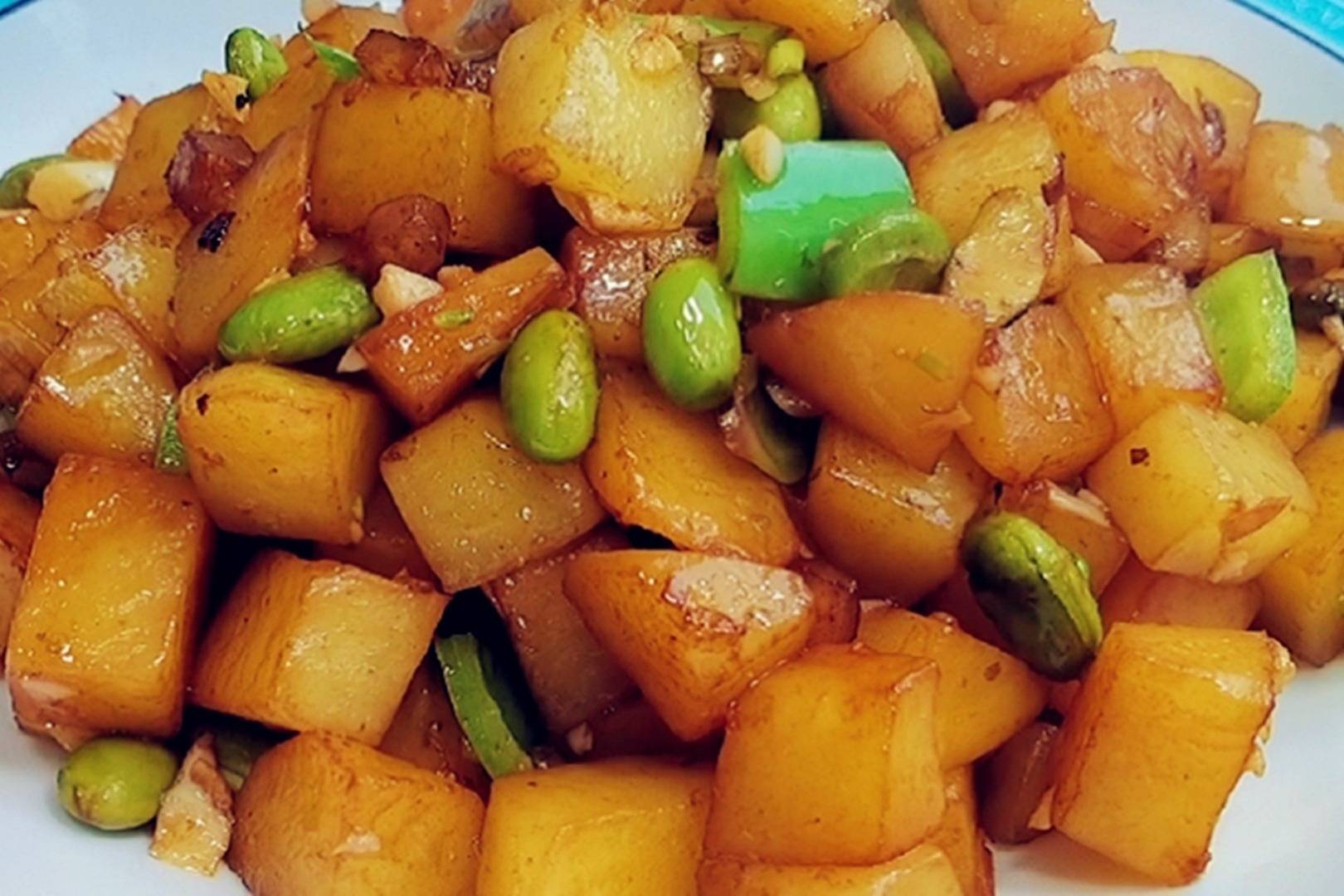 用家常菜炒土豆丁招待客人比大鱼大肉受欢迎我家1周吃6次