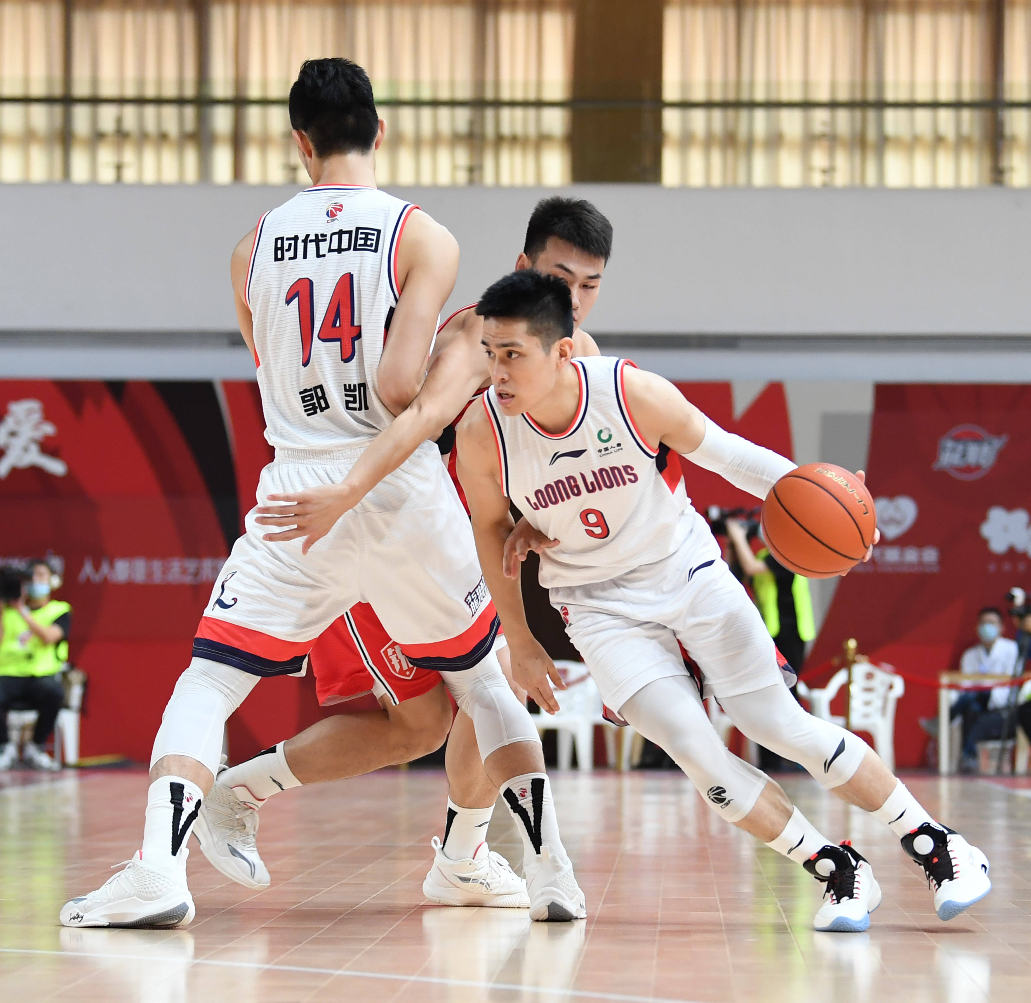 篮球cba第一阶段青岛国信海天胜时代中国广州