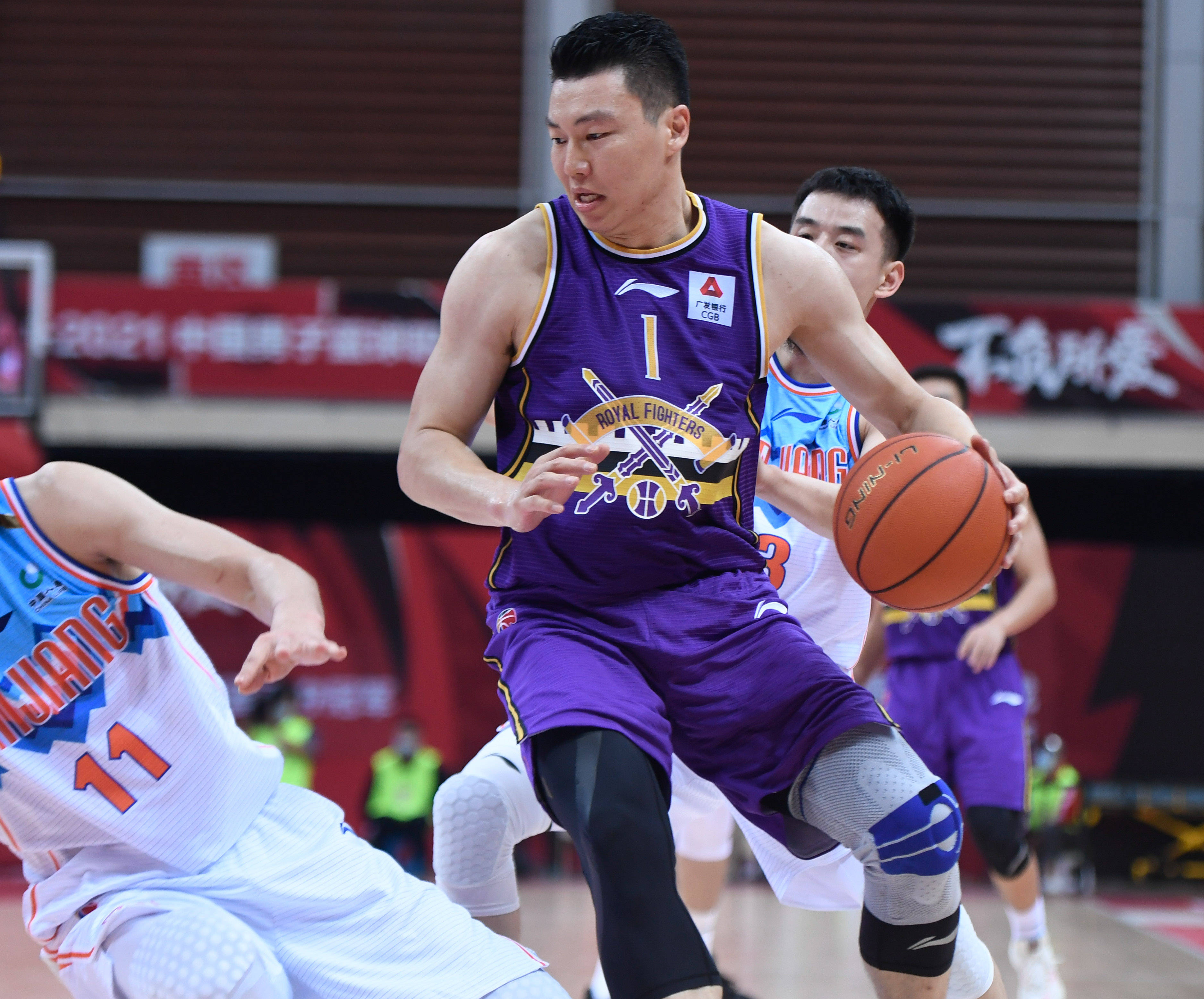 篮球——cba第一阶段:北京紫禁勇士不敌新疆伊力特