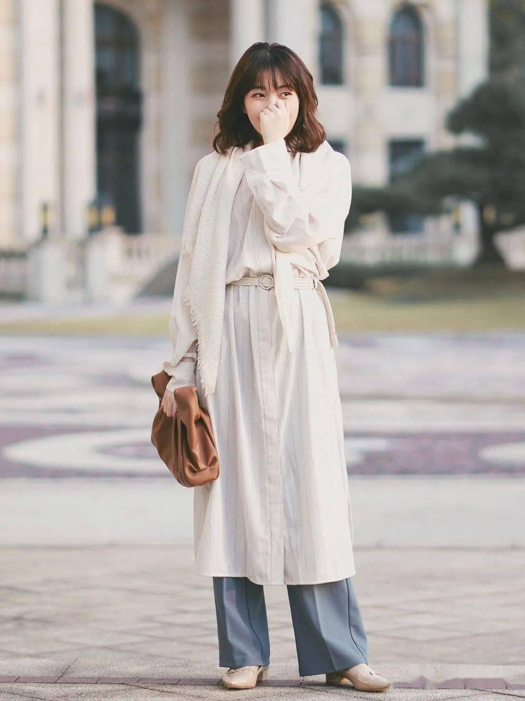 今年秋天,流行时髦又惬意的叠搭风