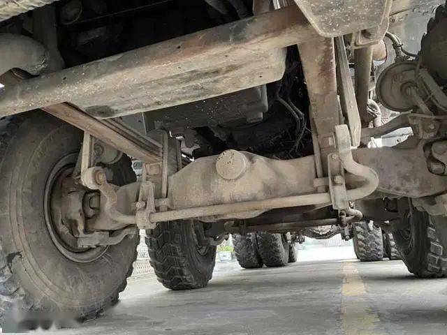 奔驰4160大件车实拍v8动力全驱底盘据说落地三百多万