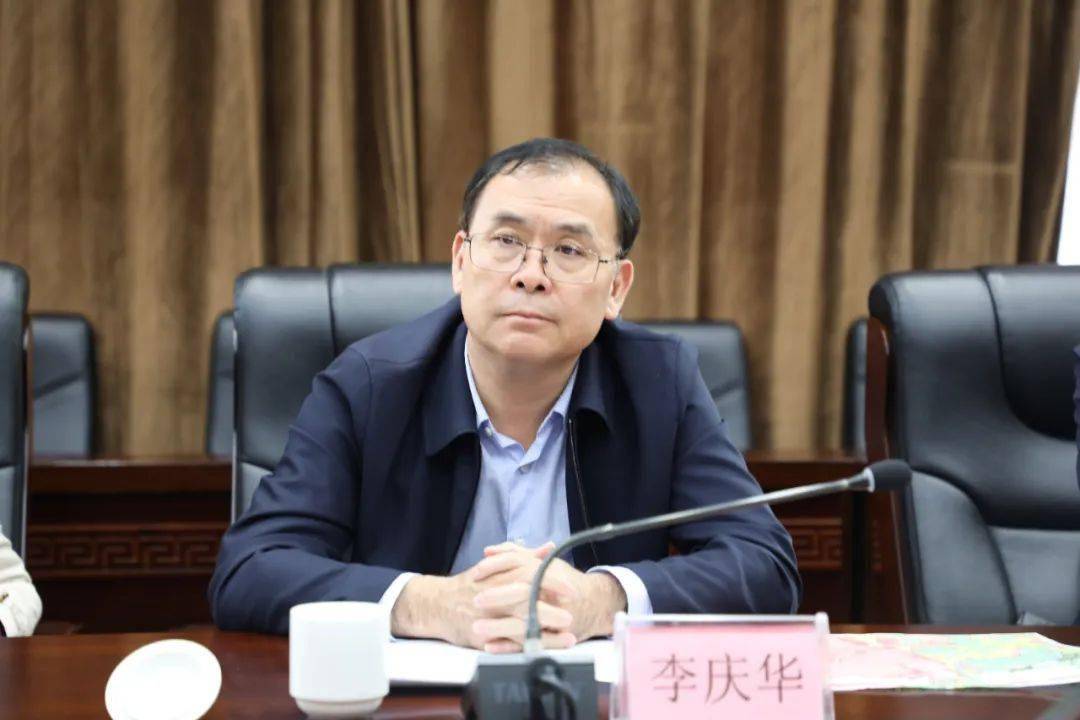 河北旭阳集团副总裁李庆华率考察团来到湘东区考察.