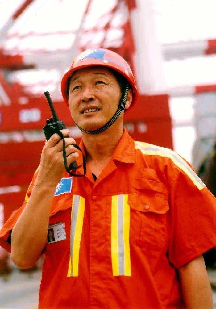 锻魂凝志红色爱国思想展播大国工匠许振超