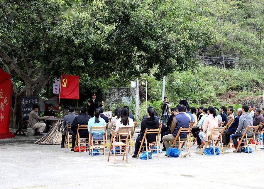 头条昨天天等县在立屯开展了一场党课直播全崇左的党员都在收看