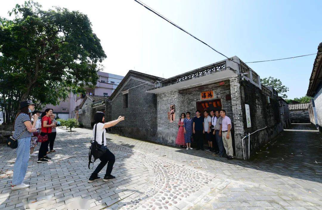 江城区开展纪念关山月诞辰108周年活动