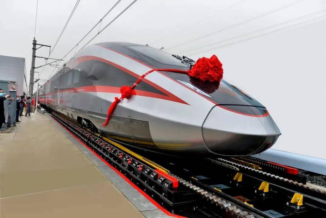长客版时速400可变轨距·跨国互联互通高速动车组下线_列车
