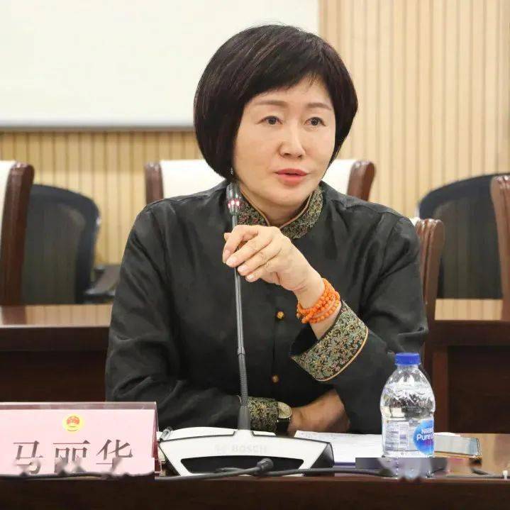 马丽华(区总商会副会长,上海申威资产评估有限公司董事长):很开心能