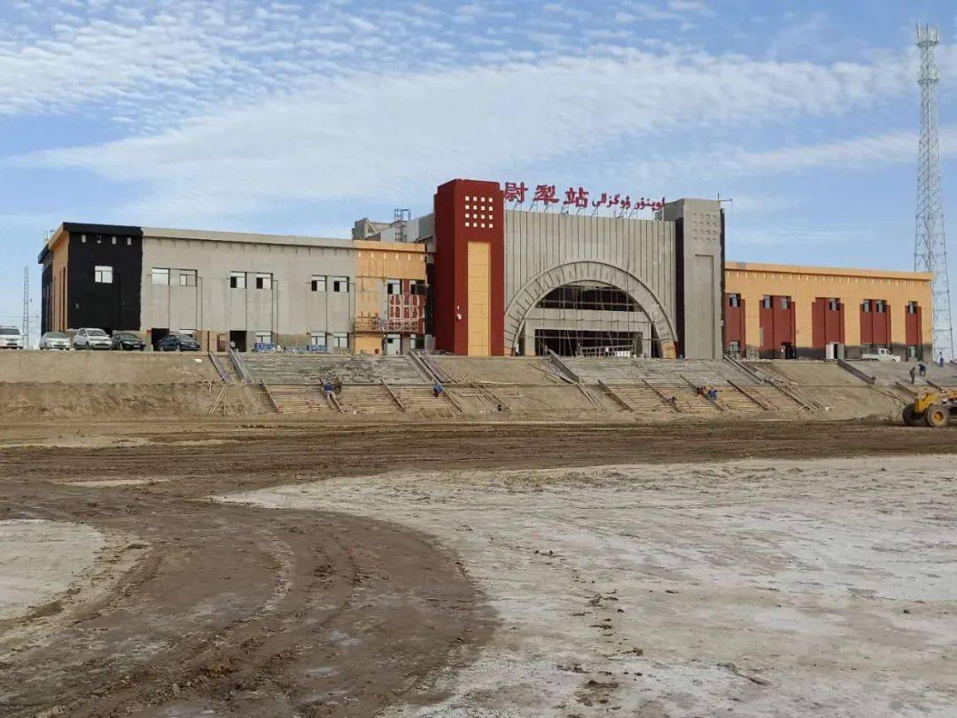 侯志恒,张泽等道岔技术能手,牵头对尉犁,若羌,阿尔金山,依吞布拉克等