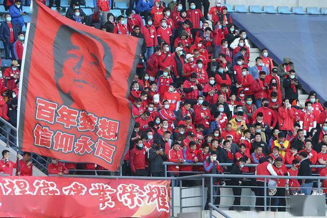 超300名河南建业球迷远征大连,助威保级大战