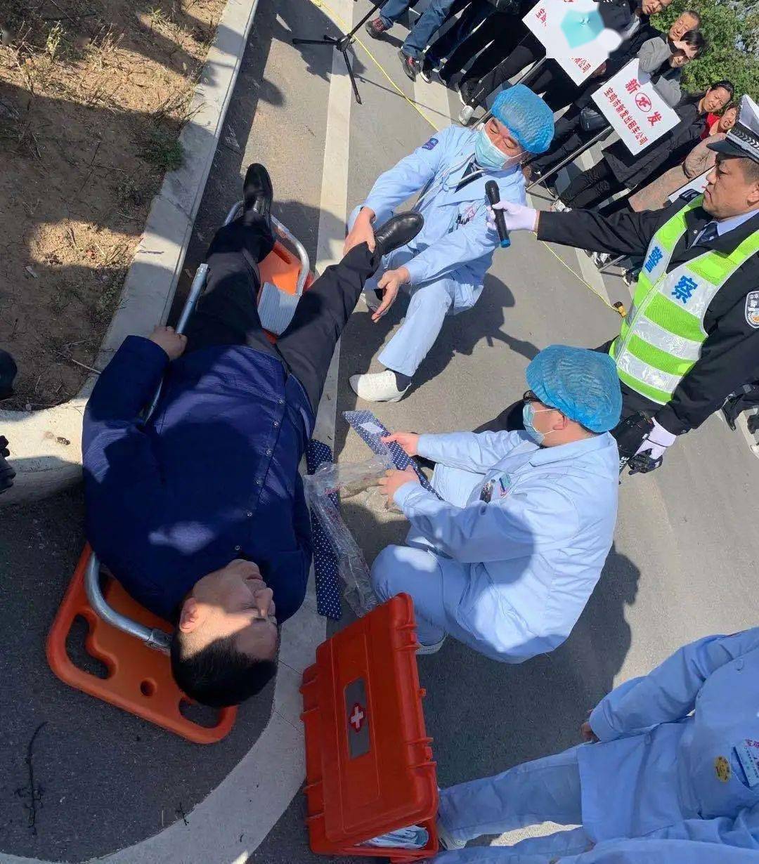 参加应急演练提升救治能力_急救