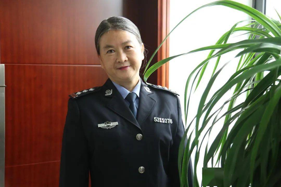 让"择一事 终一生"的家风薪火相传对青年警察,您有什么寄语?