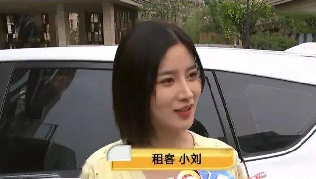 记者联系了房东陈女士,对方表示,小刘租房的时候,原来的床和柜子不要