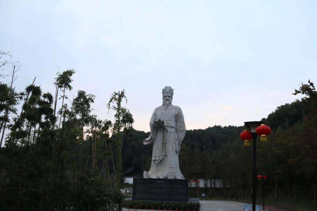周敦颐雕像(图源:雪舞轻风)美食,美景,美好的事在九江你能想到的和你