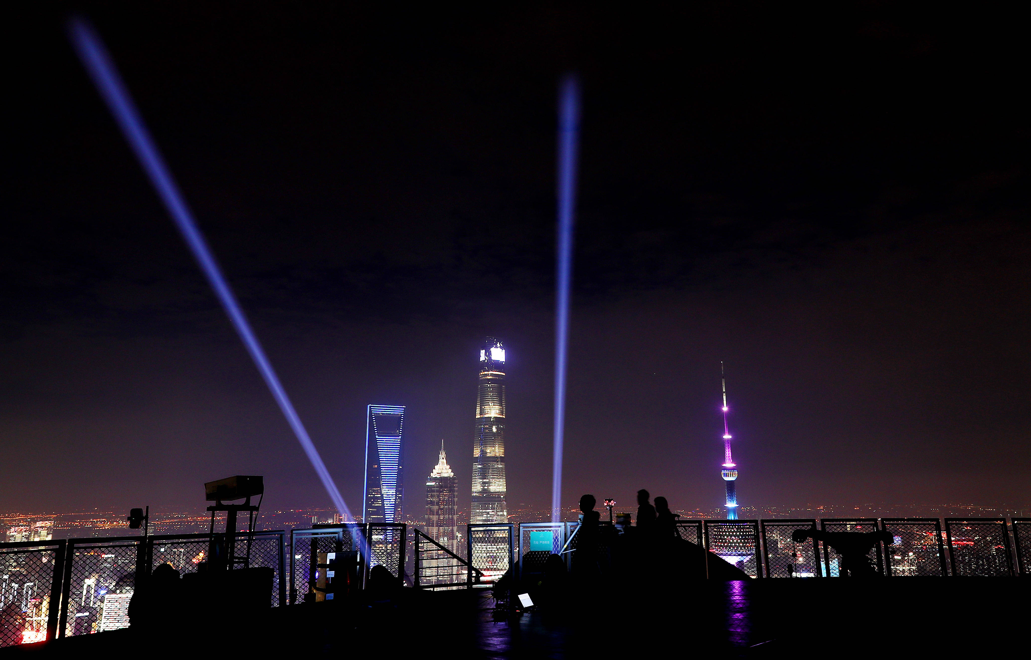 上海灯光璀璨迎进博