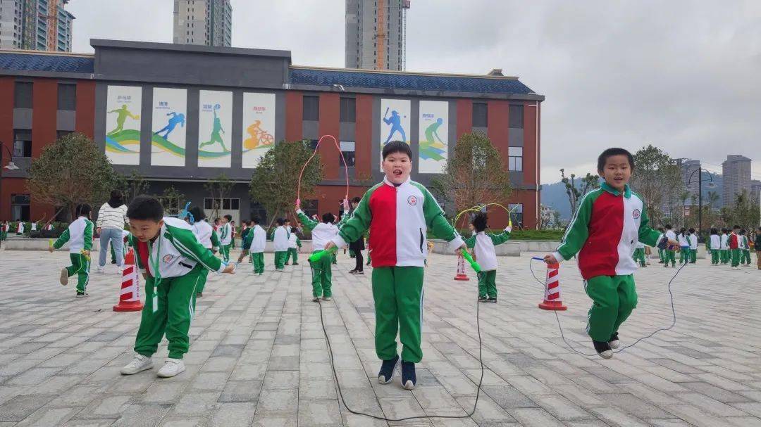 幸福师生快乐课间文明相伴福清市实验小学教育集团虎溪校区新学期好