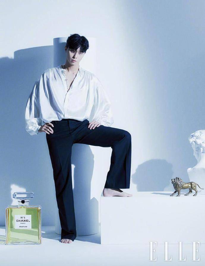 朴叙俊新造型上线 帅哥的温柔与涵养