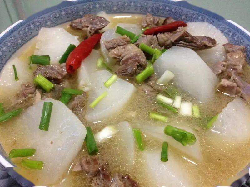 民间有句农谚"处暑高粱,白露谷,霜降到了拔萝卜",指的就是人们要赶在