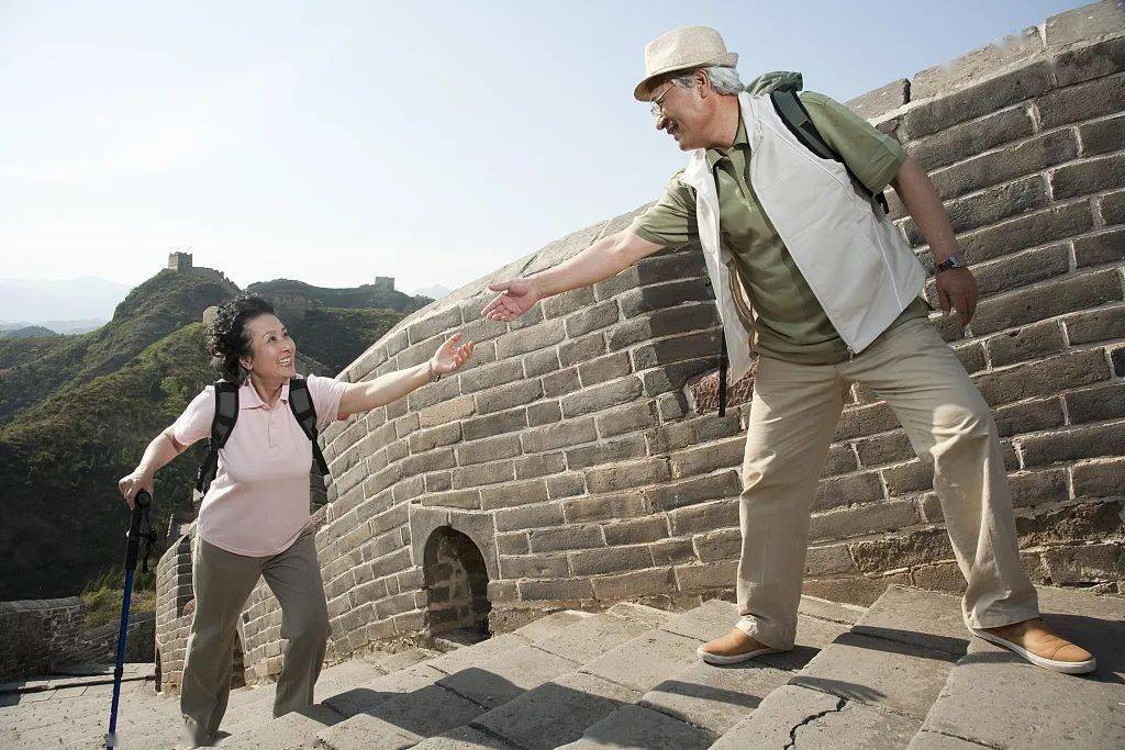 健康又是一年登高时老年人爬山要牢记这3大注意事项