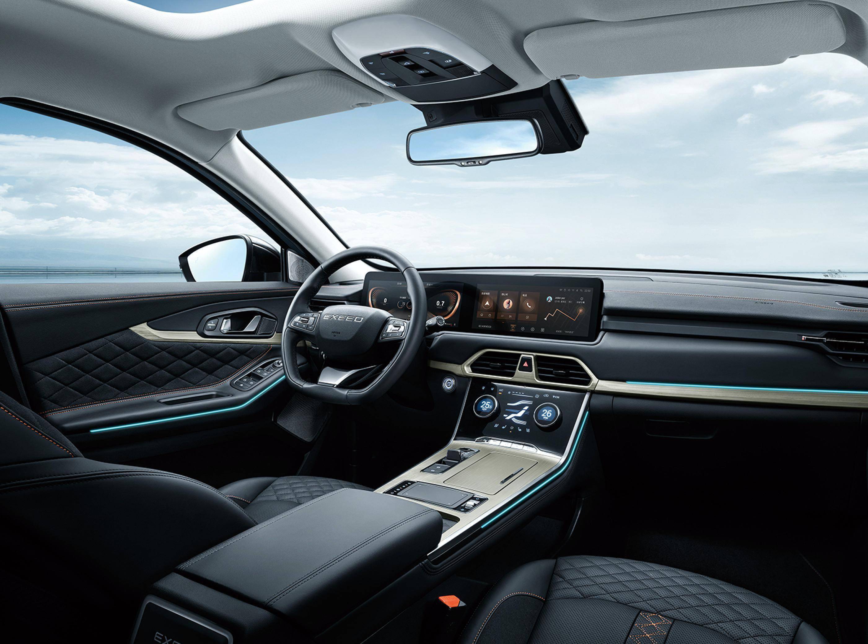 在内饰方面,星途txl采用了环抱对称式的设计,并且拥有大量的科技配置