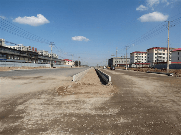 平遥东外环道路改造项目加紧施工中,3段主车道初步具备通行条件!