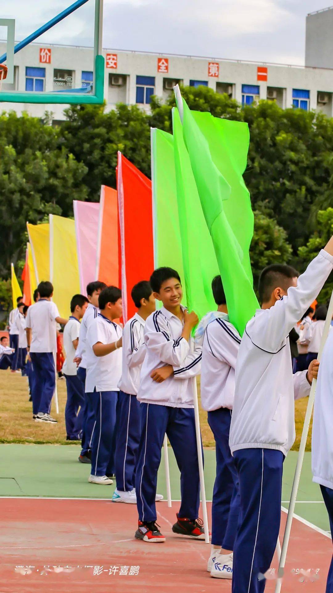 汕头谢易初中学校服图片