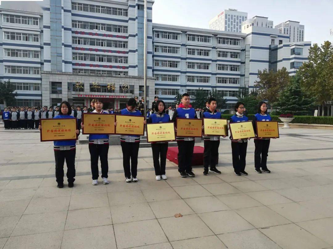 德州一中 · 老校区举行"尊老敬老促和谐 九九重阳暖亲情"主题升旗