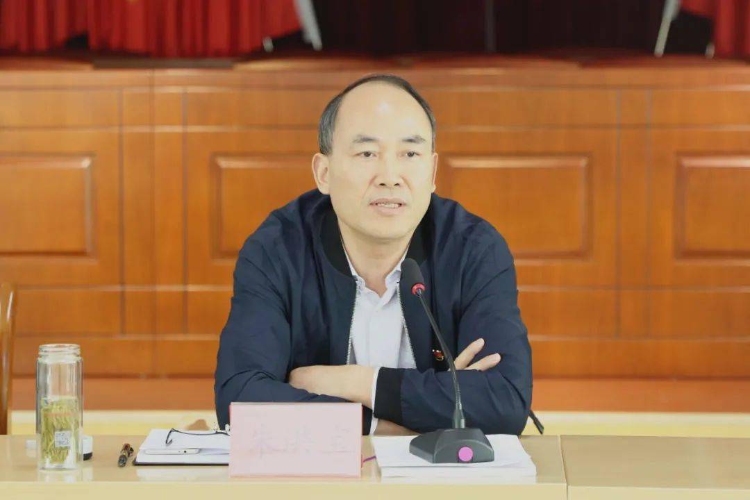 与会人员首先前往浙江景兴纸业股份有限公司张小红(劳模)创新工作室