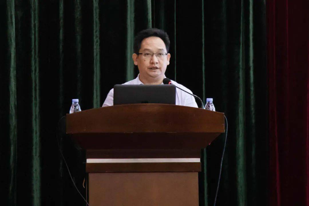 同心筑梦 共赢未来——我校举办2020级新生家长会_刘冠明