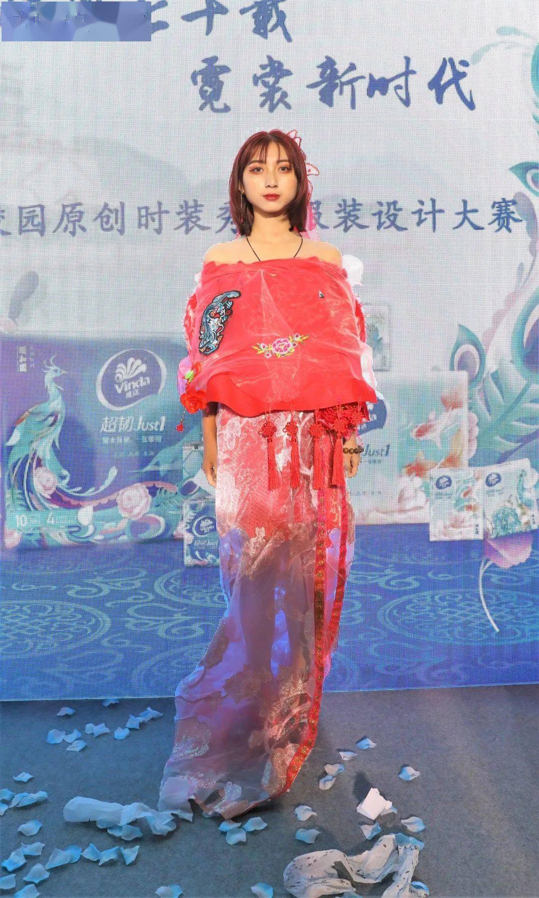 心怀梦想 笔绘衣尚