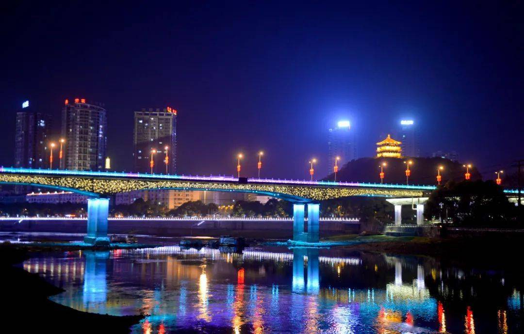 月亮早已爬上枝头 浏阳城安静下来了 风光桥,步行桥,天马大桥,六桥