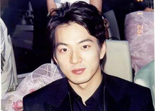 年轻时,宋一国超标的颜值,精致的五官,迷倒了万千少