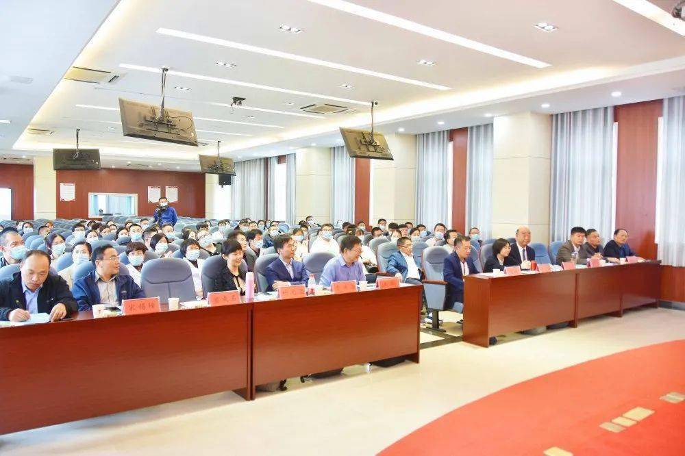 副市长沈辉在讲话中指出:近年来,界首市坚持以人民健康为中心,大力